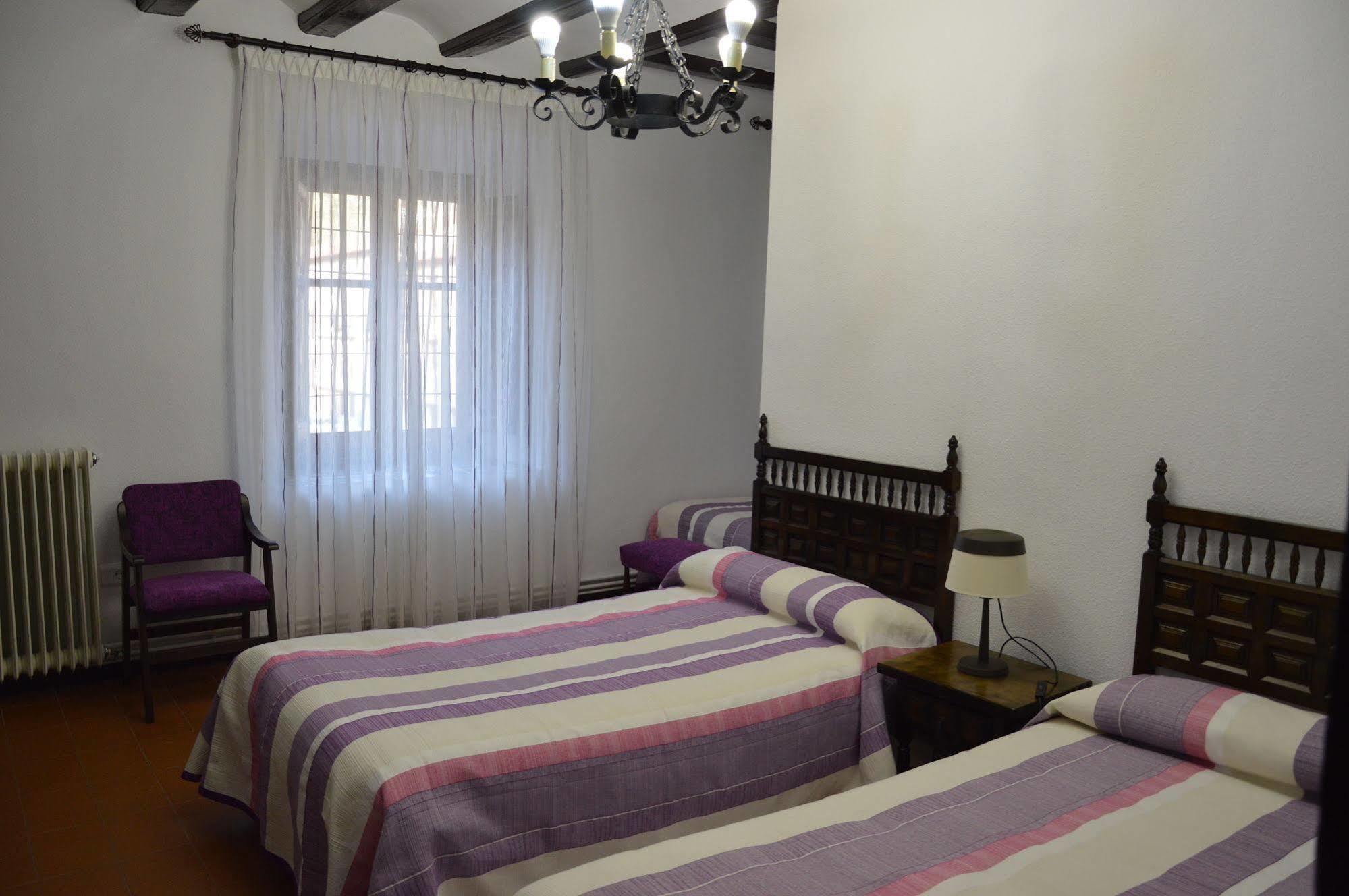 Hostal De Montana La Casa Grande Nogueruelas Eksteriør bilde